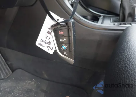 2018 BMW X1 xDrive28I z USA, uszkodzony, nr VIN WBXHT3C39J5L32561